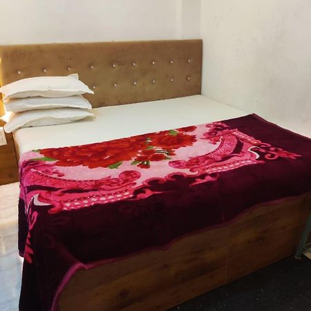 Hotel Amritam Inn 우자인 외부 사진
