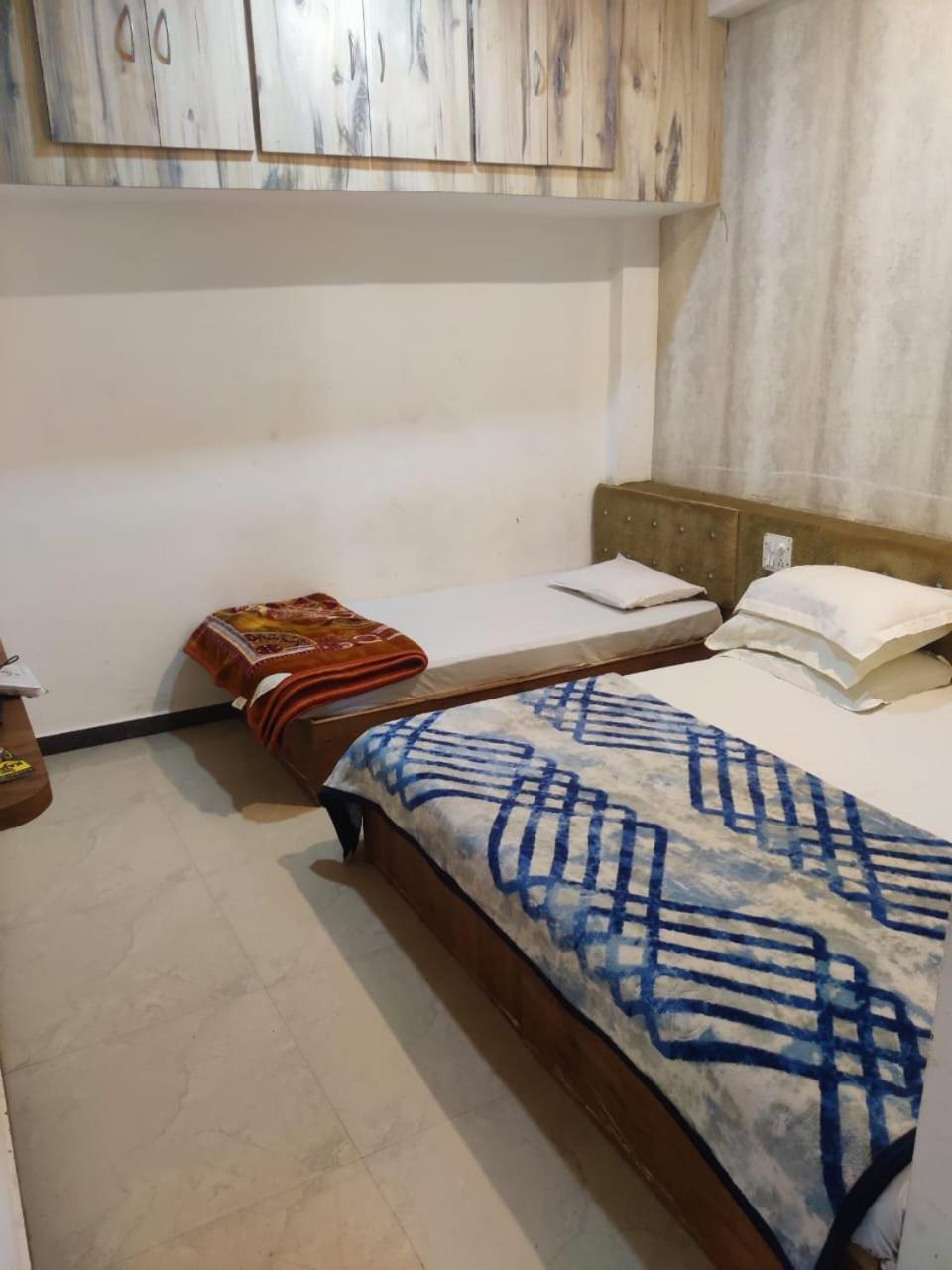 Hotel Amritam Inn 우자인 외부 사진