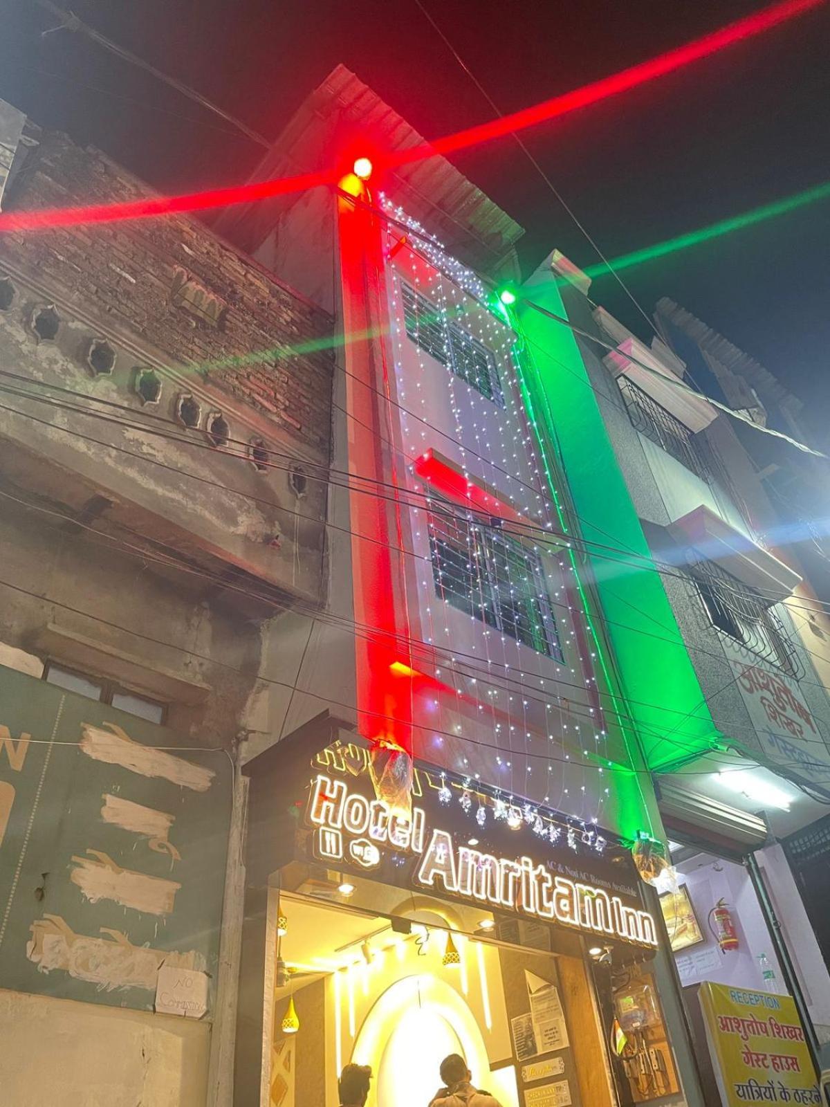 Hotel Amritam Inn 우자인 외부 사진